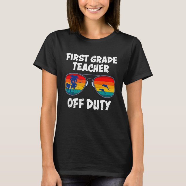 Camiseta First grade class teacher off duty holiday teacher (Frente)