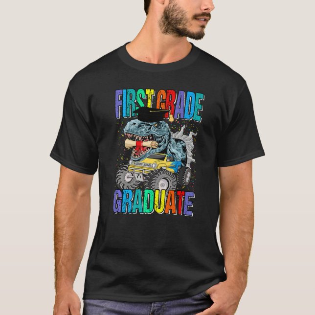 Camiseta First Grade Graduate Monster Truck Dinosaur Gradua (Frente)