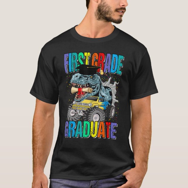 Camiseta First Grade Graduate Monster Truck Dinosaur Gradua (Frente)