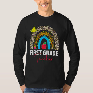Camiseta First Grade Teacher Team 1st Grade Squad Rainbow