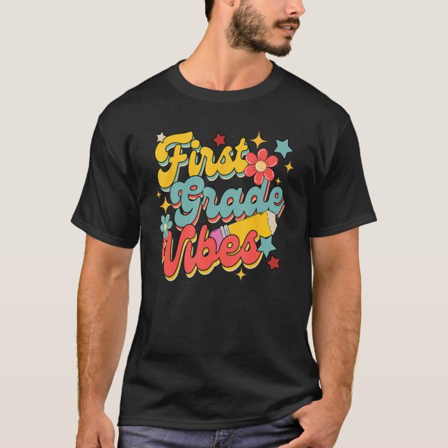 Camiseta First Grade Vibes 1st Grade 1st Day Of School Teac (Frente)