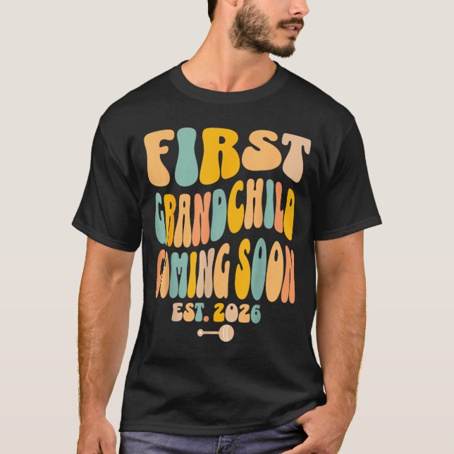 Camiseta First Granhild Coming Soon 2026 Baby Announcement  (Frente)