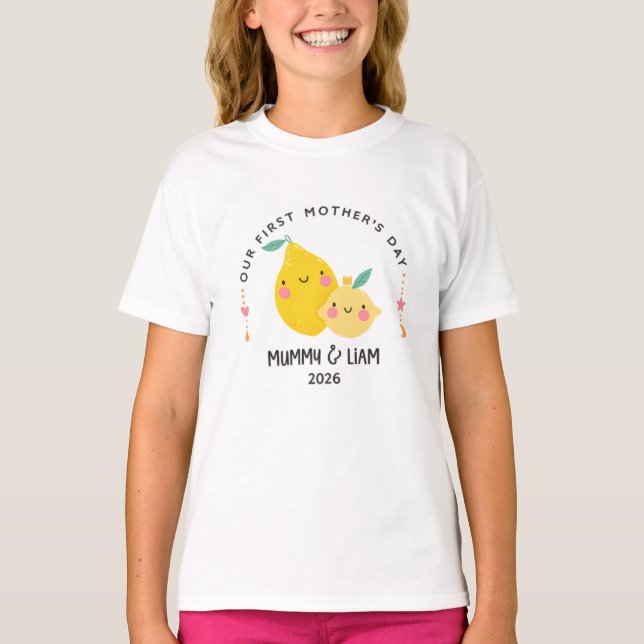 Camiseta First Mother’s Day 2026 Cute Lemon Mom & Baby  (Frente)