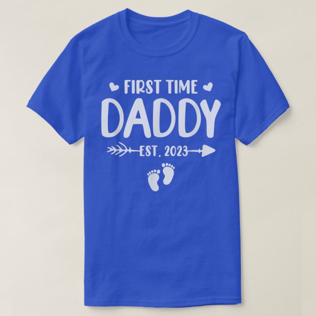 Camiseta First Time Daddy Est 2023 Soon To Be Dad Gender Re (Frente do Design)