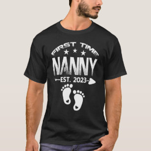 Camiseta First Time Nanny 2023 Father's Day To Be Baby