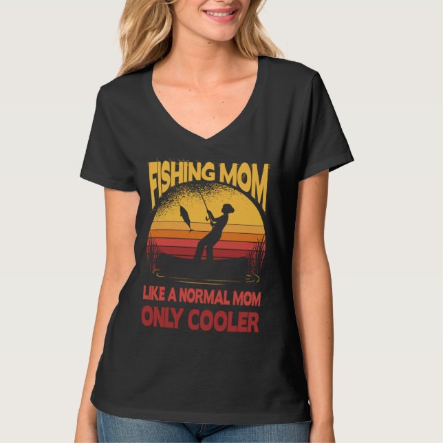 Camiseta Fishing Mom Like A Normal Mom Only Cooler Fisherma (Frente)