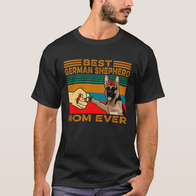 Camiseta Fist Bump Best German Shepherd Mom Ever (Frente)