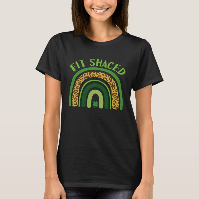 Camiseta Fit Schaced Drunk  St Patrick s Day Bar Crawl Drin (Frente)
