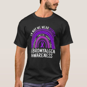 Camiseta Fita Arco-Íris Em Maio Vestimos Fibromialgia Roxa
