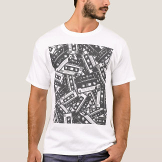 Camiseta Fita Cassete: Padrão de Vintagem Monocromática