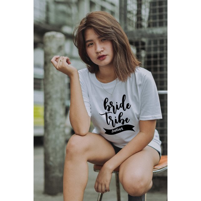 Camiseta Fita de Nome Personalizado Tribu da Noiva em Letra (Criador carregado)