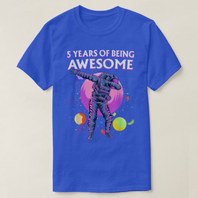 Camiseta Five Year Old Birthday Astronaut Dabbing Awesome G (Frente do Design)