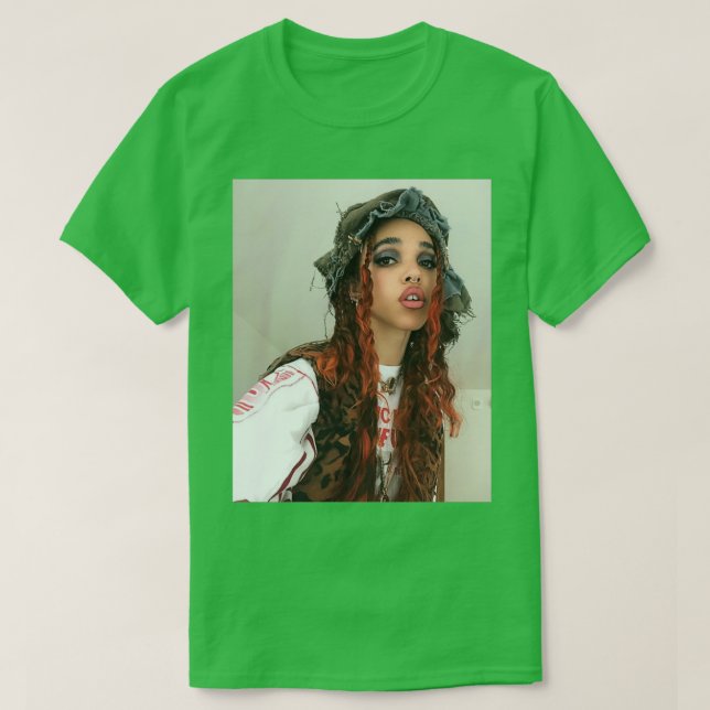 CAMISETA FKA TWIGS RED HAIR (Frente do Design)