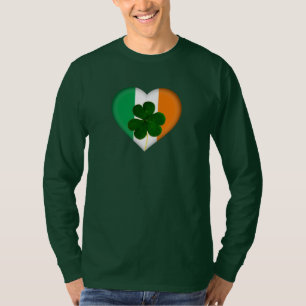 Camiseta Flag of Ireland Heart com Rua Shamrock. Patrick