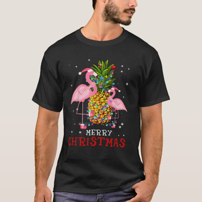 Camiseta Flamingo Árvore de Natal Pineapple Xmas Light Feli (Frente)