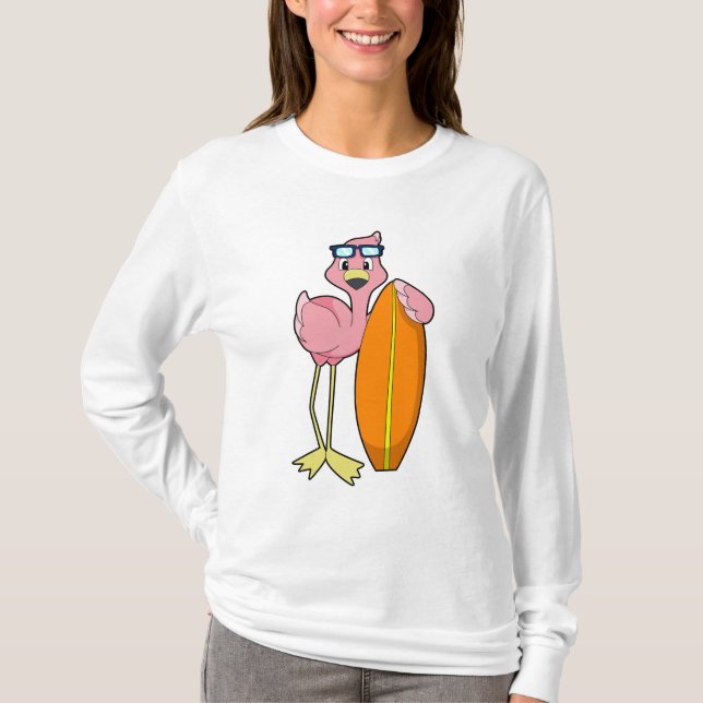 Camiseta Flamingo como Surfer com Surfboard.PNG (Frente)