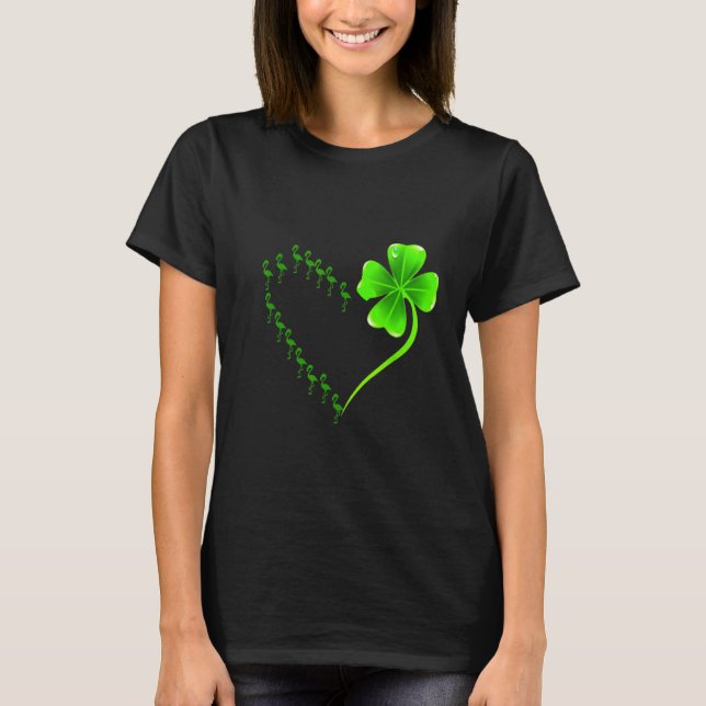 Camiseta Flamingo Heart Irish Shamrock Heart Clover Rua Pat (Frente)