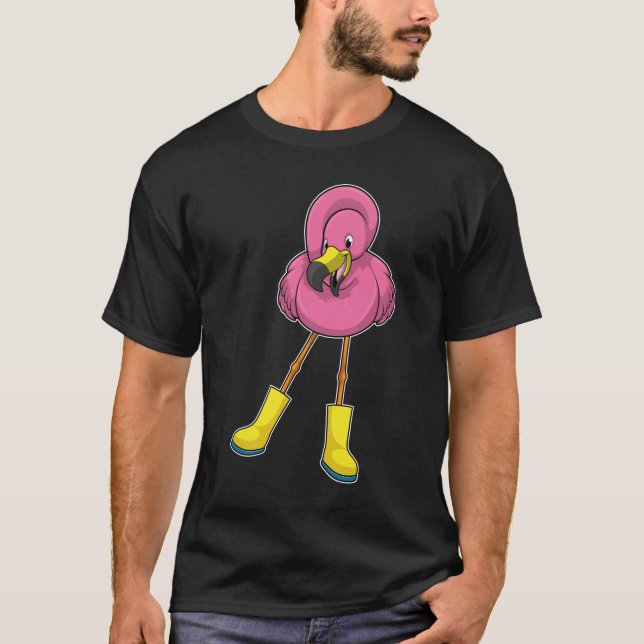Camiseta Flamingo na chuva com botas de borracha (Frente)