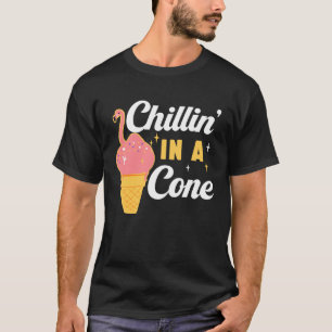 Camiseta Flamingo Pink Chillin em um Cone