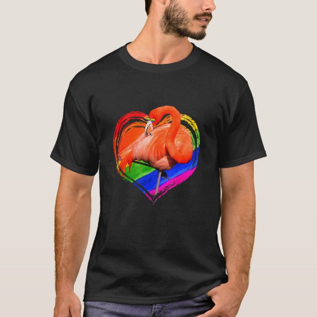 Camiseta Flamingo Rainbow Heart Orgulho gay (Frente)