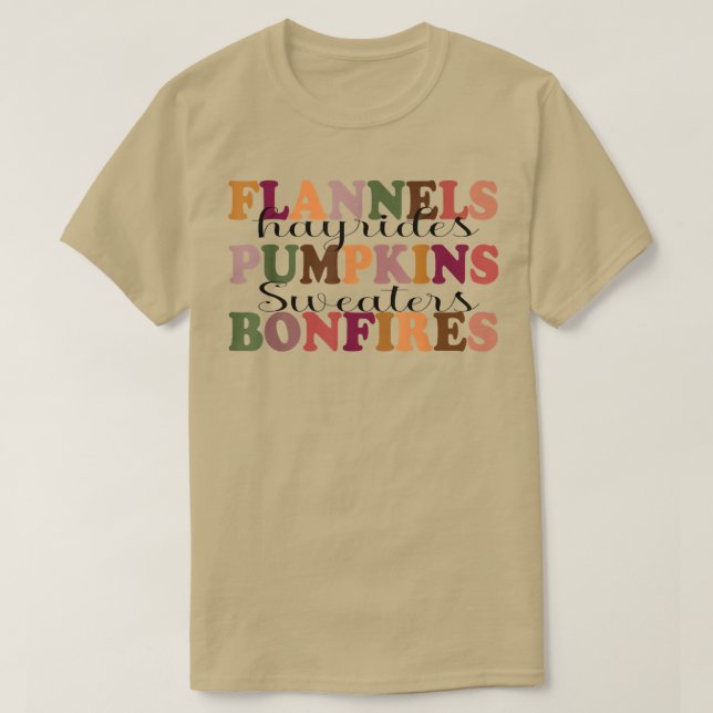 Camiseta Flannels Hayrides Pumpkins Fall Vibes Autumn Obrig (Frente do Design)