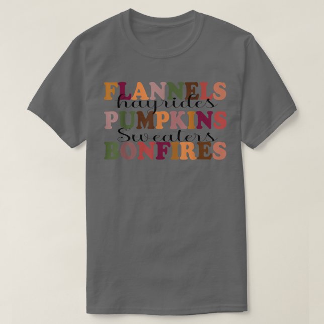 Camiseta Flannels Hayrides Pumpkins Fall Vibes Autumn Obrig (Frente do Design)