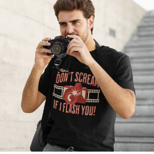 Camiseta Flash da câmera fotográfica em formato engraçado
