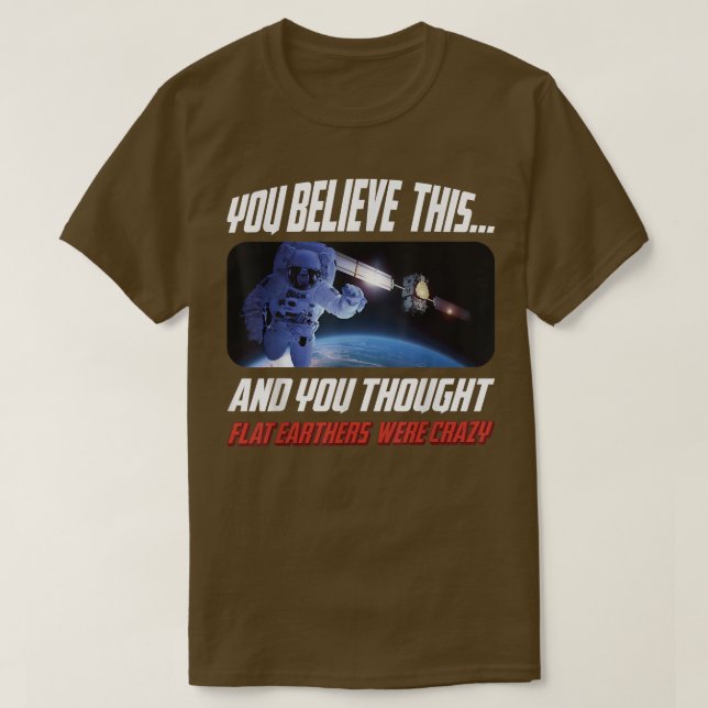 Camiseta Flat Earther Design  Astronauts and Satellites in  (Frente do Design)