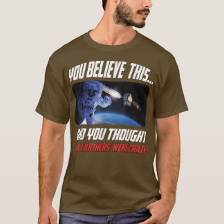 Camiseta Flat Earther Design Astronauts and Satellites in