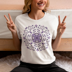 Camiseta Floco de neve roxo Mandala - Ornamento Elegante de