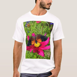 Camiseta flor de áster mexicano com uma borboleta Doris Lon