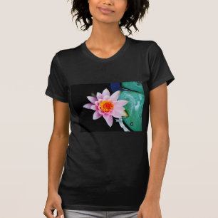 Camiseta Flor do lírio de água dos lótus do rosa quente