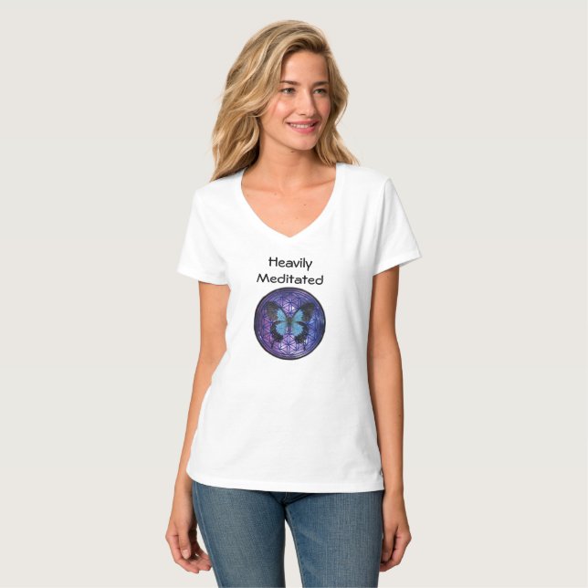 Camiseta Flor pesadamente Meditated de w da borboleta do (Frente Completa)