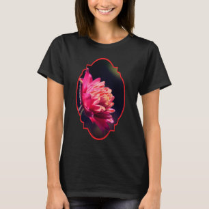 Camiseta Flor Vermelha à Luz do Sol