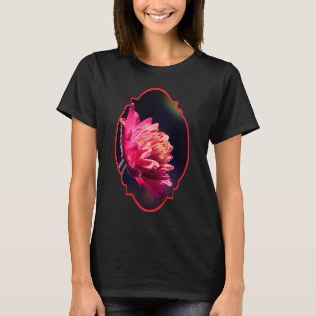 Camiseta Flor Vermelha à Luz do Sol  (Frente)