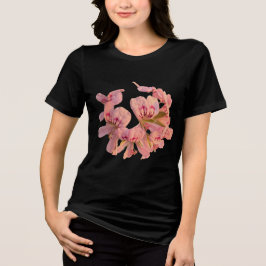 Camiseta Floral com Grinalda de Flor de Gerânio Ro