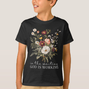 Camiseta Floral Na Espera Deus Está Trabalhando Fé Jesus C