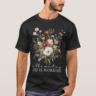 Camiseta Floral Na Espera Deus Está Trabalhando Fé Jesus C