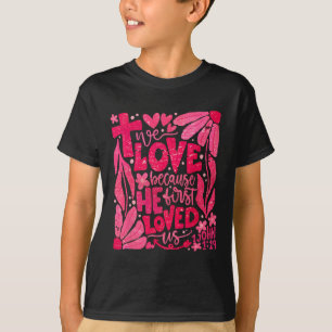 Camiseta Floral Nós Amamos Porque Ele Primeiro Nos Amou Cri