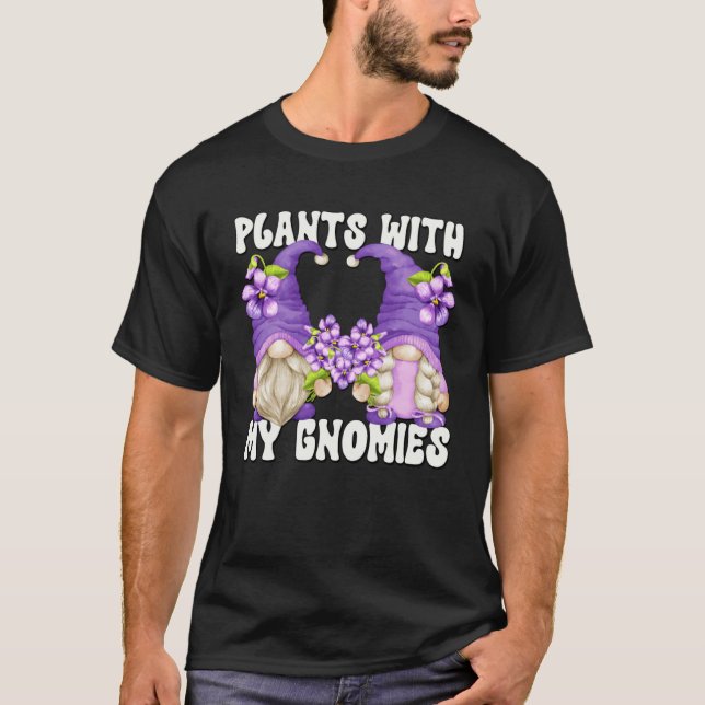 Camiseta Floral Purple Gnomes Plant Saying For Spring  Gard (Frente)