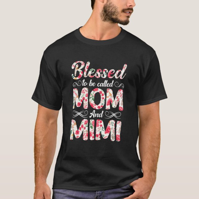 Camiseta Flores Abençoadas Por Serem Chamadas Mãe E Mimi Mã (Frente)