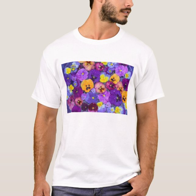 Camiseta Flores de amor-perfeito flutuando em banho de páss (Frente)