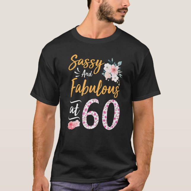 Camiseta Flores Sassosas E Fabulosas Aos 60 Anos Feliz M (Frente)
