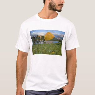 Camiseta Flores silvestres ao longo do Lago Swiftcurrent no