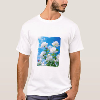 Camiseta Florescer Sob o Céu Azul – Flora Inspirada na Natu