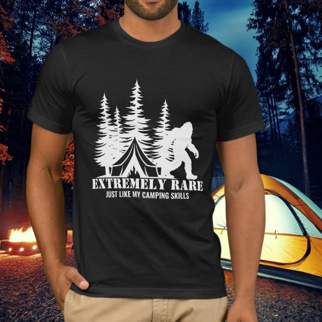 Camiseta Floresta de Acampamento do Pé Grande Extremamente  (Criador carregado)