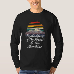 Camiseta Floresta do Acampamento Hiker, nas Montanhas, subi