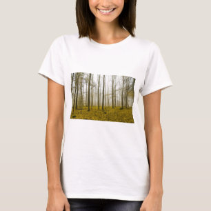Camiseta Floresta fantástica com neblina e folhas amarelas