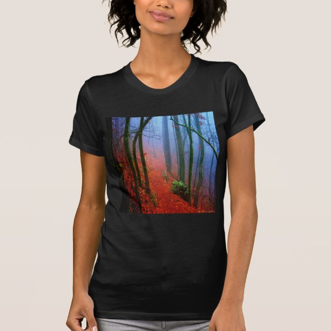 Camiseta Floresta Pintada Outono Névoa Azul (Frente)