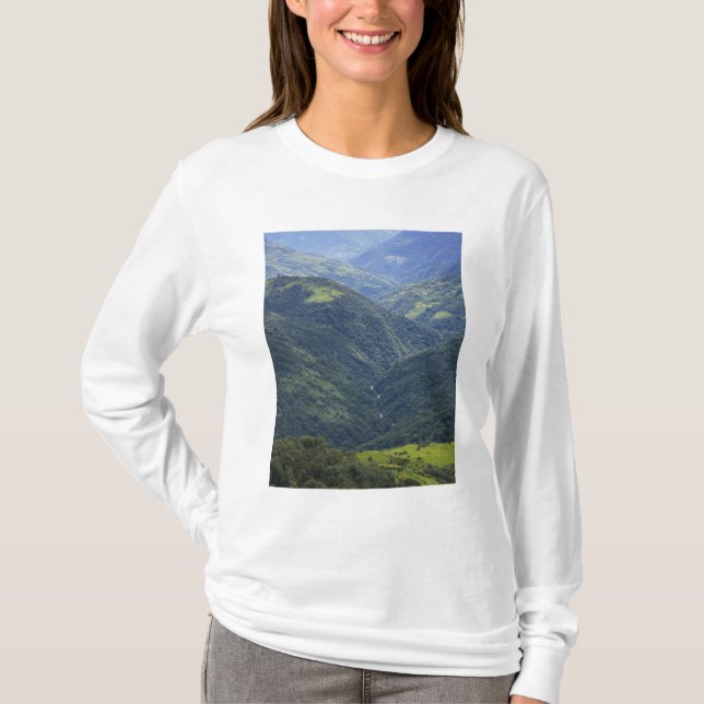 Camiseta Florestas de Himalaia e de terras agrícolas no val (Frente)